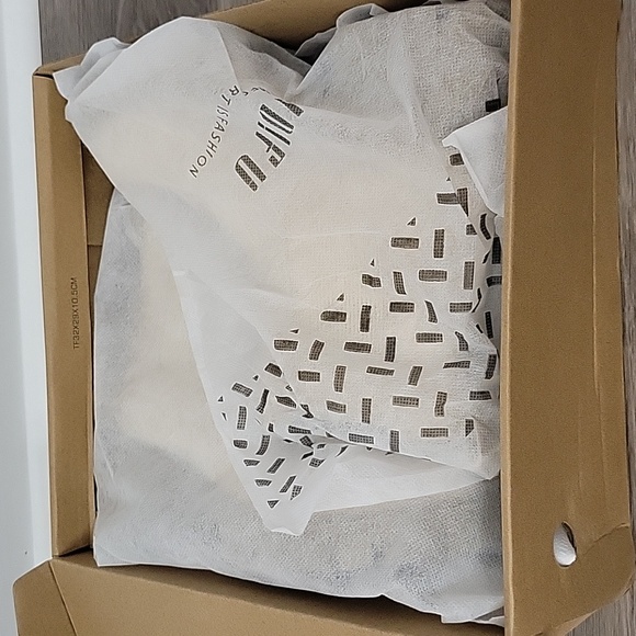 Women' Lug Sole Platform Ankle Boots Chelsea Slip On Chunky Beige Size 7 NIB - Picture 9 of 10